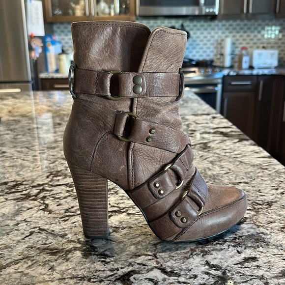 DKNYC Brown used boots Size 9 - Picture 2 of 2